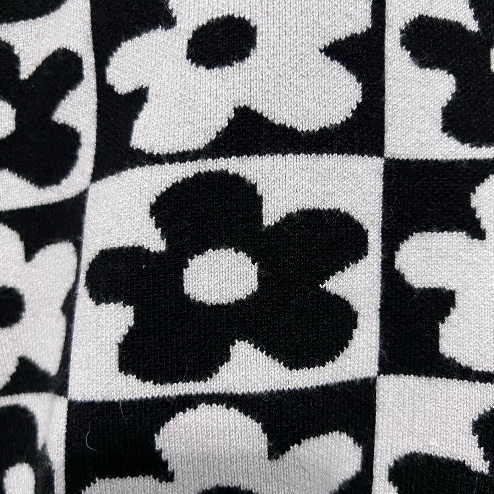 Say What? Black and White Floral Crop Top - Picture 3 of 7